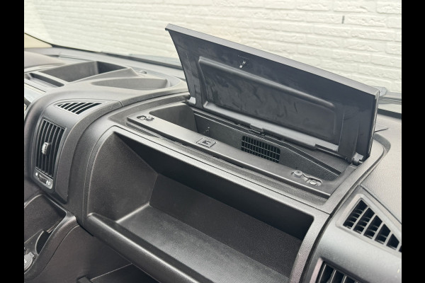 Citroën Jumper 2.2 BlueHDi 140 L2H2 3.5t 6 pers Camera Carplay Trekhaak 3000kg Cruise Navigatie