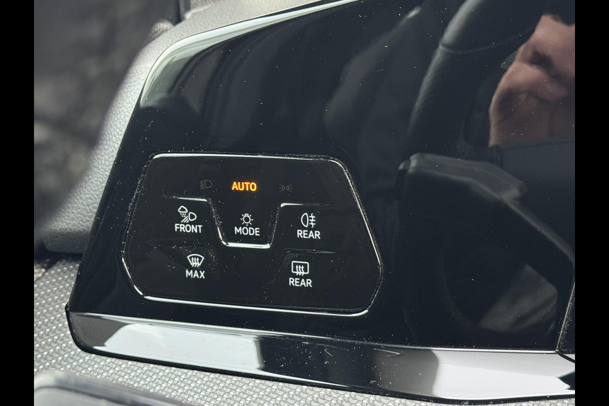Volkswagen Golf 1.5 TSI R-Line Business+ NL-AUTO | CARPLAY | CAMERA