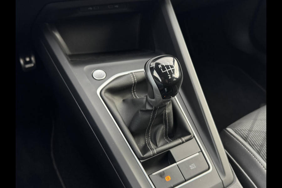 Volkswagen Golf 1.5 TSI R-Line Business+ NL-AUTO | CARPLAY | CAMERA