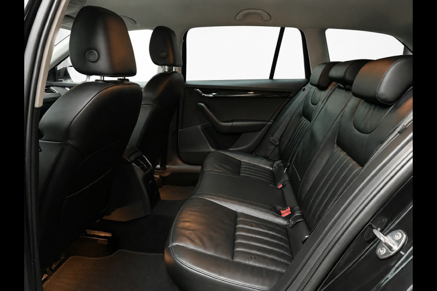 Škoda Octavia Combi 1.5 TSI 150PK DSG GREENTECH BUSINESS PLUS EDITION TREKHAAK/CAMERA/CARPLAY/LEDER