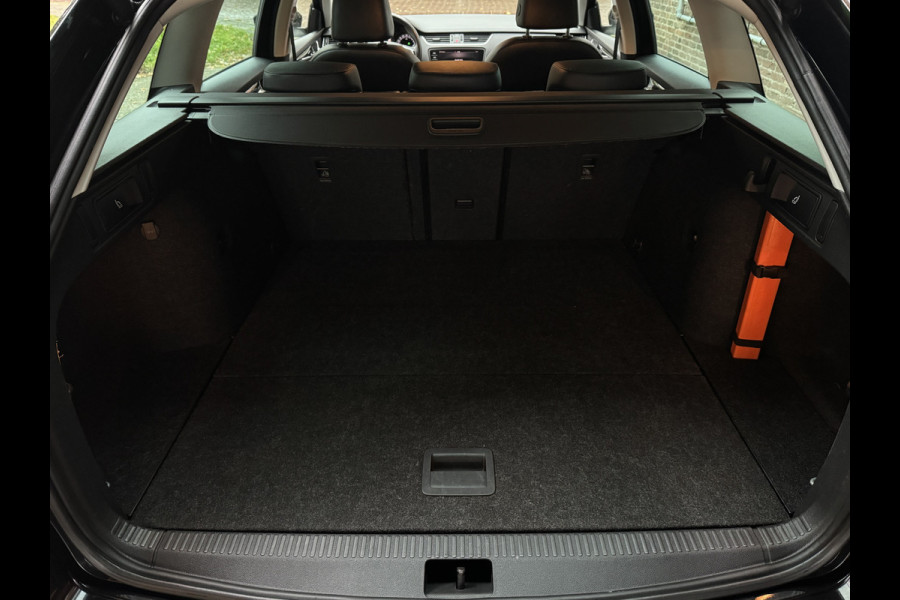 Škoda Octavia Combi 1.5 TSI 150PK DSG GREENTECH BUSINESS PLUS EDITION TREKHAAK/CAMERA/CARPLAY/LEDER