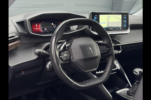 Peugeot 2008 1.2 PureTech Blue Lease Allure ✓2e Eigenaar✓360° Camera✓Draadloze telefoonlader✓Carplay✓6 bak✓Halfleder✓Navi✓Clima✓Cruise✓17'' Lmv✓Rijstrooksensor✓102pk✓Dealer onderhouden✓N.A.P✓Apk tot 04-2027