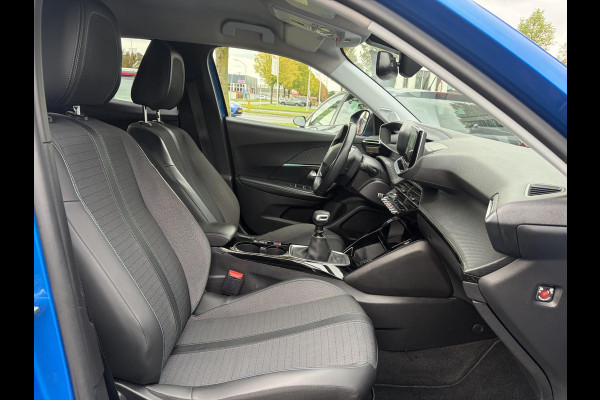 Peugeot 2008 1.2 PureTech Blue Lease Allure ✓2e Eigenaar✓360° Camera✓Draadloze telefoonlader✓Carplay✓6 bak✓Halfleder✓Navi✓Clima✓Cruise✓17'' Lmv✓Rijstrooksensor✓102pk✓Dealer onderhouden✓N.A.P✓Apk tot 04-2027