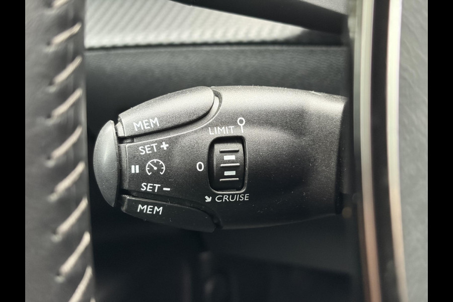 Peugeot 2008 1.2 PureTech Blue Lease Allure ✓2e Eigenaar✓360° Camera✓Draadloze telefoonlader✓Carplay✓6 bak✓Halfleder✓Navi✓Clima✓Cruise✓17'' Lmv✓Rijstrooksensor✓102pk✓Dealer onderhouden✓N.A.P✓Apk tot 04-2027