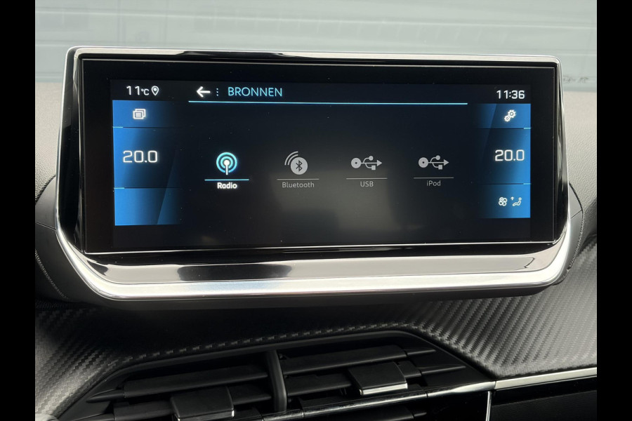 Peugeot 2008 1.2 PureTech Blue Lease Allure ✓2e Eigenaar✓360° Camera✓Draadloze telefoonlader✓Carplay✓6 bak✓Halfleder✓Navi✓Clima✓Cruise✓17'' Lmv✓Rijstrooksensor✓102pk✓Dealer onderhouden✓N.A.P✓Apk tot 04-2027