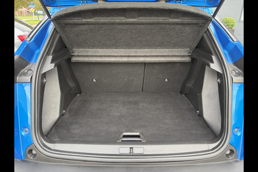 Peugeot 2008 1.2 PureTech Blue Lease Allure ✓2e Eigenaar✓360° Camera✓Draadloze telefoonlader✓Carplay✓6 bak✓Halfleder✓Navi✓Clima✓Cruise✓17'' Lmv✓Rijstrooksensor✓102pk✓Dealer onderhouden✓N.A.P✓Apk tot 04-2027