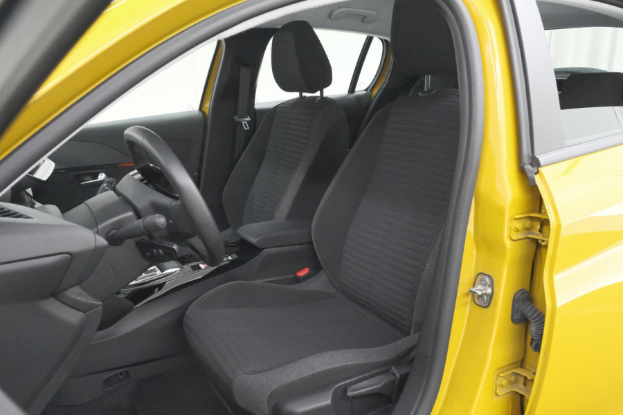 Peugeot e-208 EV Active Pack 50 kWh | 96,8% SOH | Navigatie | Parkeersensoren | Stoelverwarming