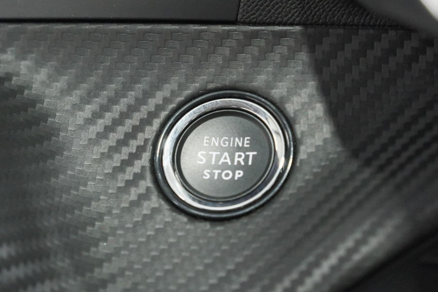 Peugeot e-208 EV Active Pack 50 kWh | 96,8% SOH | Navigatie | Parkeersensoren | Stoelverwarming