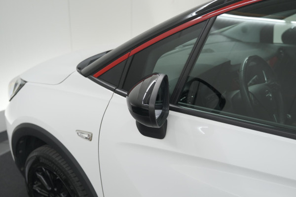 Opel Crossland Turbo 110 GS Line | Trekhaak | Camera | Apple Carplay | Navigatie | Parkeersensoren voor + Achter