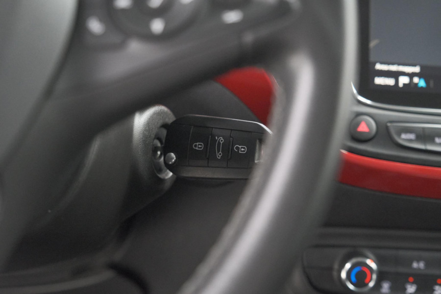 Opel Crossland Turbo 110 GS Line | Trekhaak | Camera | Apple Carplay | Navigatie | Parkeersensoren voor + Achter