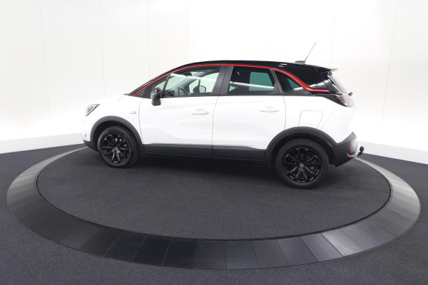 Opel Crossland Turbo 110 GS Line | Trekhaak | Camera | Apple Carplay | Navigatie | Parkeersensoren voor + Achter