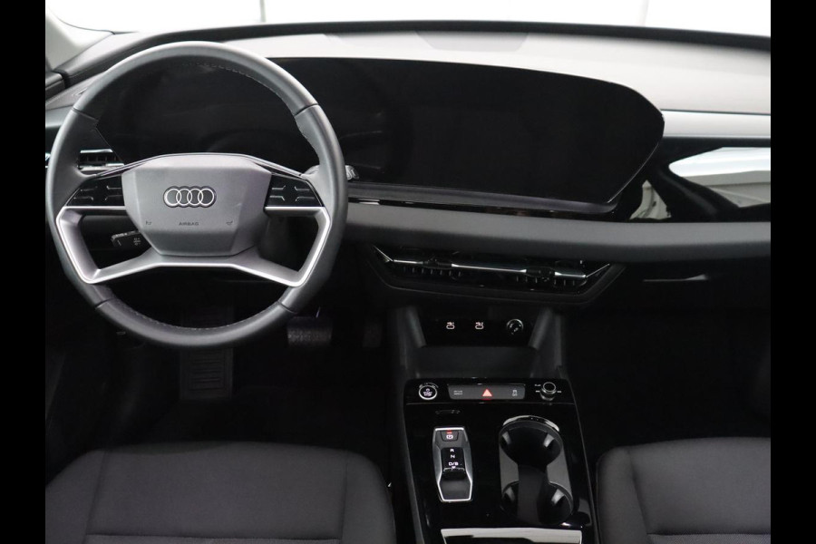 Audi Q6 e-tron edition performance 100 kWh | SOH 95.5% | Cruise control | Stoelverwarming | Carplay | Park assist | Climate control | Navigatie | Elektrische kofferbak | 19" velgen