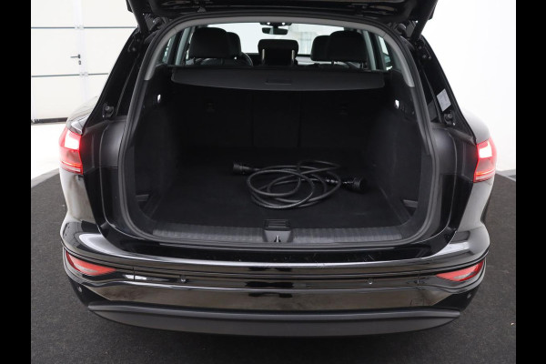 Audi Q6 e-tron edition performance 100 kWh | SOH 95.5% | Cruise control | Stoelverwarming | Carplay | Park assist | Climate control | Navigatie | Elektrische kofferbak | 19" velgen