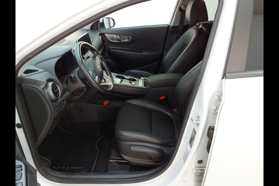 Hyundai Kona EV Fashion 64 kWh | SOH 99,9 % | Warmtepomp | Navigatie | VERWACHT! |