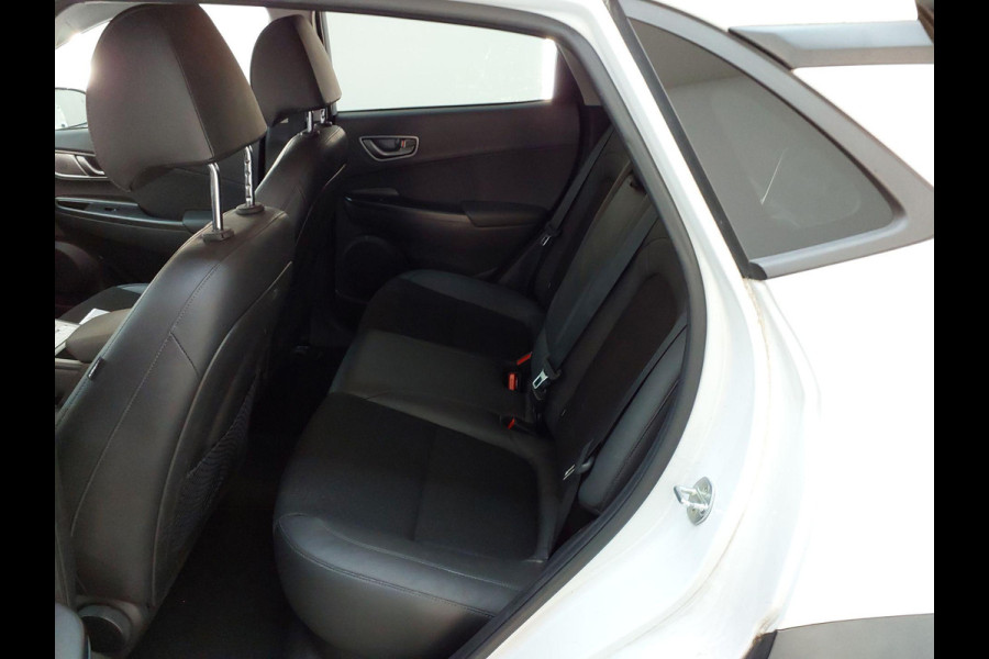Hyundai Kona EV Fashion 64 kWh | SOH 99,9 % | Warmtepomp | Navigatie | VERWACHT! |