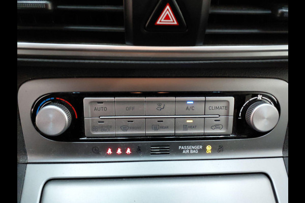 Hyundai Kona EV Fashion 64 kWh | SOH 99,9 % | Warmtepomp | Navigatie | VERWACHT! |