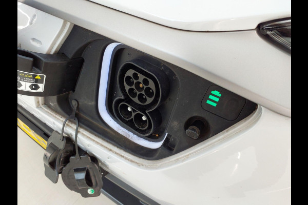 Hyundai Kona EV Fashion 64 kWh | SOH 99,9 % | Warmtepomp | Navigatie | VERWACHT! |