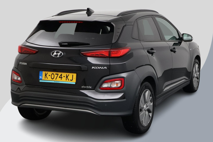 Hyundai Kona EV Premium 64 kWh | SOH 100 % | Lederen Interieur | Warmtepomp | Navigatie | VERWACHT! |