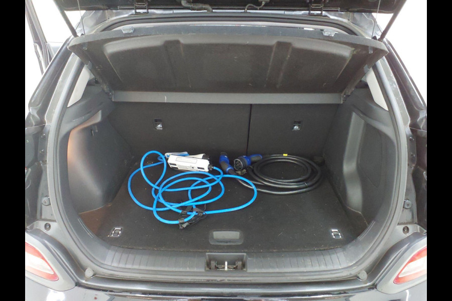 Hyundai Kona EV Premium 64 kWh | SOH 100 % | Lederen Interieur | Warmtepomp | Navigatie | VERWACHT! |
