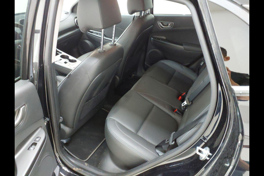 Hyundai Kona EV Premium 64 kWh | SOH 100 % | Lederen Interieur | Warmtepomp | Navigatie | VERWACHT! |