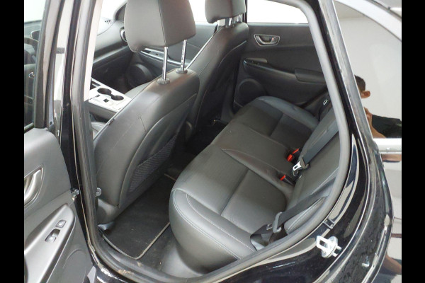 Hyundai Kona EV Premium 64 kWh | SOH 100 % | Lederen Interieur | Warmtepomp | Navigatie | VERWACHT! |