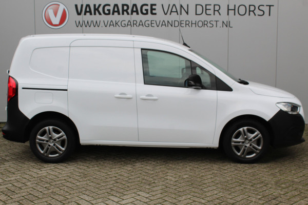 Mercedes-Benz Citan 110-95pk CDI L1 Pro. Dames en heren ondernemers: zeer nette Mercedes Citan, een praktische bedrijfswagen die u nog jaren tot dienst kan zijn. Airco, navigatie, telefoonvoorb., trekhaak, schuifdeur rechts etc.