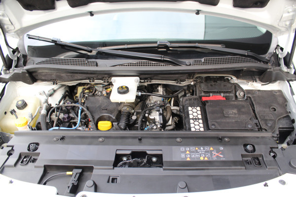 Mercedes-Benz Citan 110-95pk CDI L1 Pro. Dames en heren ondernemers: zeer nette Mercedes Citan, een praktische bedrijfswagen die u nog jaren tot dienst kan zijn. Airco, navigatie, telefoonvoorb., trekhaak, schuifdeur rechts etc.