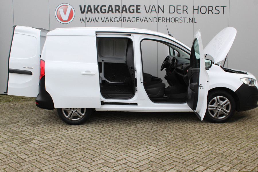Mercedes-Benz Citan 110-95pk CDI L1 Pro. Dames en heren ondernemers: zeer nette Mercedes Citan, een praktische bedrijfswagen die u nog jaren tot dienst kan zijn. Airco, navigatie, telefoonvoorb., trekhaak, schuifdeur rechts etc.