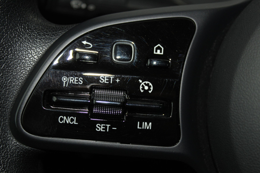 Mercedes-Benz Citan 110-95pk CDI L1 Pro. Dames en heren ondernemers: zeer nette Mercedes Citan, een praktische bedrijfswagen die u nog jaren tot dienst kan zijn. Airco, navigatie, telefoonvoorb., trekhaak, schuifdeur rechts etc.