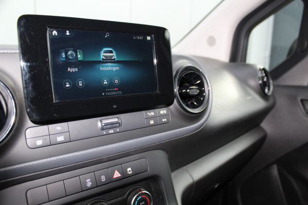 Mercedes-Benz Citan 110-95pk CDI L1 Pro. Dames en heren ondernemers: zeer nette Mercedes Citan, een praktische bedrijfswagen die u nog jaren tot dienst kan zijn. Airco, navigatie, telefoonvoorb., trekhaak, schuifdeur rechts etc.