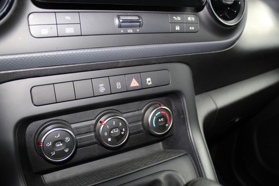 Mercedes-Benz Citan 110-95pk CDI L1 Pro. Dames en heren ondernemers: zeer nette Mercedes Citan, een praktische bedrijfswagen die u nog jaren tot dienst kan zijn. Airco, navigatie, telefoonvoorb., trekhaak, schuifdeur rechts etc.