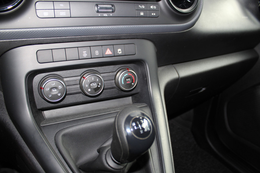 Mercedes-Benz Citan 110-95pk CDI L1 Pro. Dames en heren ondernemers: zeer nette Mercedes Citan, een praktische bedrijfswagen die u nog jaren tot dienst kan zijn. Airco, navigatie, telefoonvoorb., trekhaak, schuifdeur rechts etc.