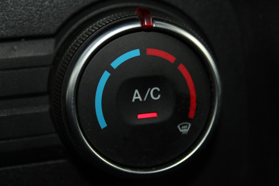 Mercedes-Benz Citan 110-95pk CDI L1 Pro. Dames en heren ondernemers: zeer nette Mercedes Citan, een praktische bedrijfswagen die u nog jaren tot dienst kan zijn. Airco, navigatie, telefoonvoorb., trekhaak, schuifdeur rechts etc.