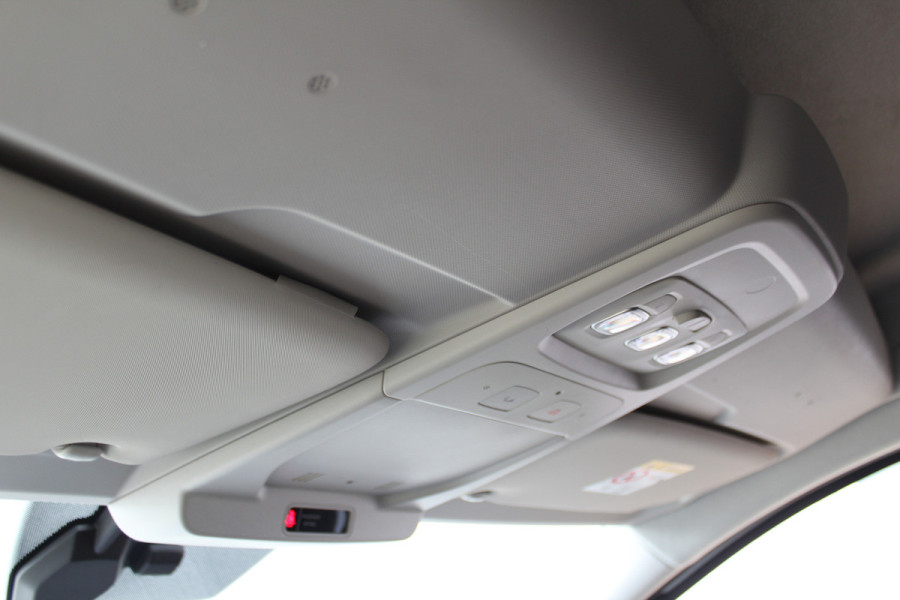 Mercedes-Benz Citan 110-95pk CDI L1 Pro. Dames en heren ondernemers: zeer nette Mercedes Citan, een praktische bedrijfswagen die u nog jaren tot dienst kan zijn. Airco, navigatie, telefoonvoorb., trekhaak, schuifdeur rechts etc.