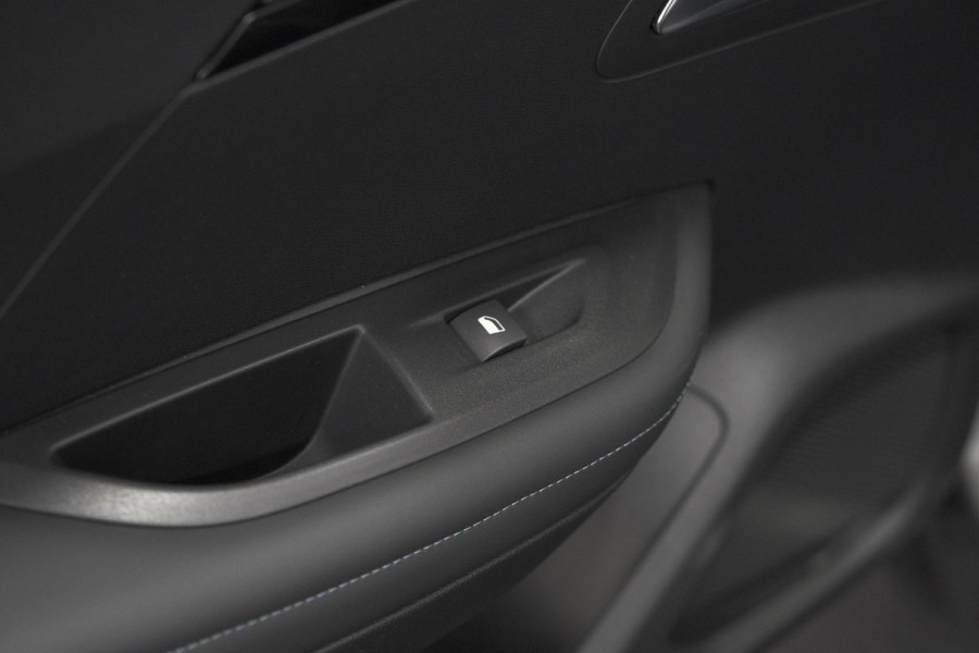 Peugeot 2008 PureTech 130 Allure | Camera | Stoelverwarming | Apple Carplay | Parkeersensoren voor + Achter