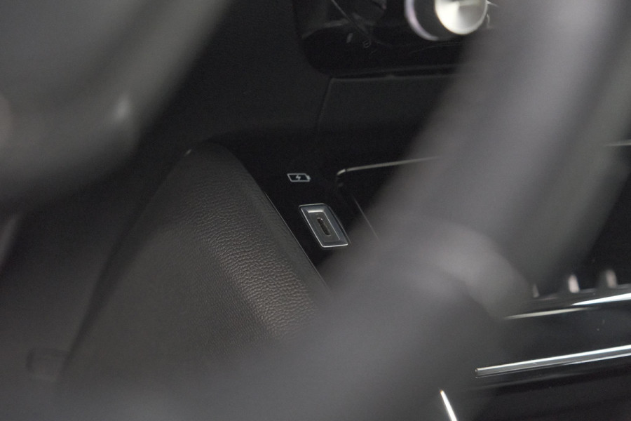 Peugeot 2008 PureTech 130 Allure | Camera | Stoelverwarming | Apple Carplay | Parkeersensoren voor + Achter