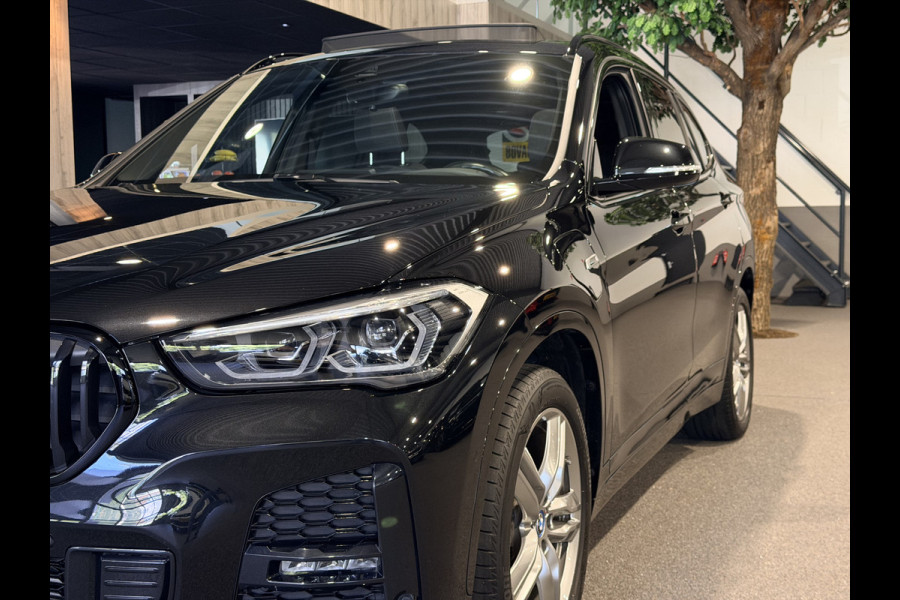 BMW X1 xDrive25e High Executive M-Sport | Panorama | HUD | Camera | Carplay
