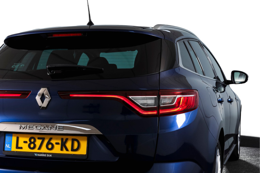 Renault Mégane Estate 1.3 TCe 140 PK Limited | Cruise | PDC | Camera | NAV | ECC | Trekhaak | LM 17" |