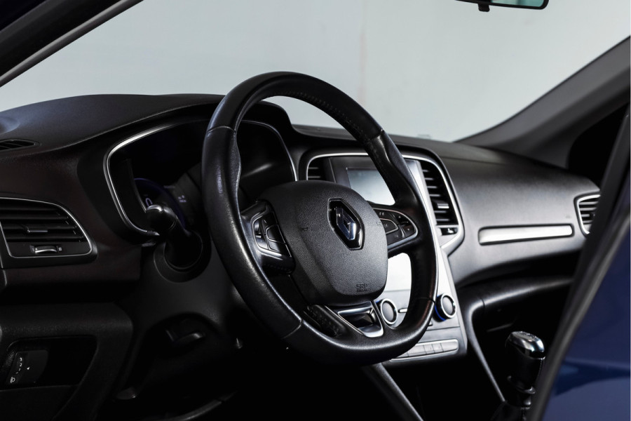 Renault Mégane Estate 1.3 TCe 140 PK Limited | Cruise | PDC | Camera | NAV | ECC | Trekhaak | LM 17" |