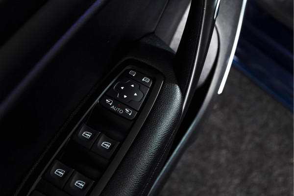 Renault Mégane Estate 1.3 TCe 140 PK Limited | Cruise | PDC | Camera | NAV | ECC | Trekhaak | LM 17" |