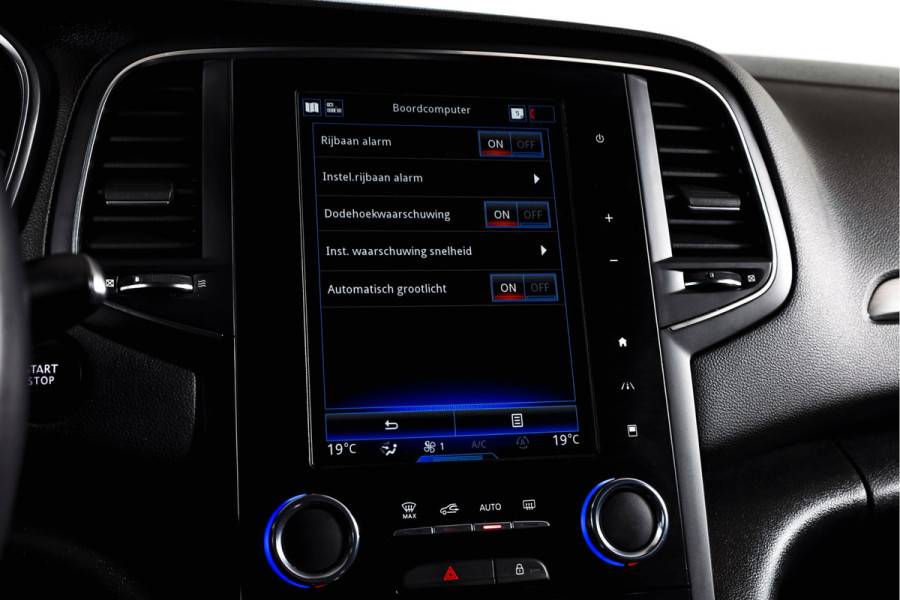 Renault Mégane Estate 1.3 TCe 140 PK Limited | Cruise | PDC | Camera | NAV | ECC | Trekhaak | LM 17" |