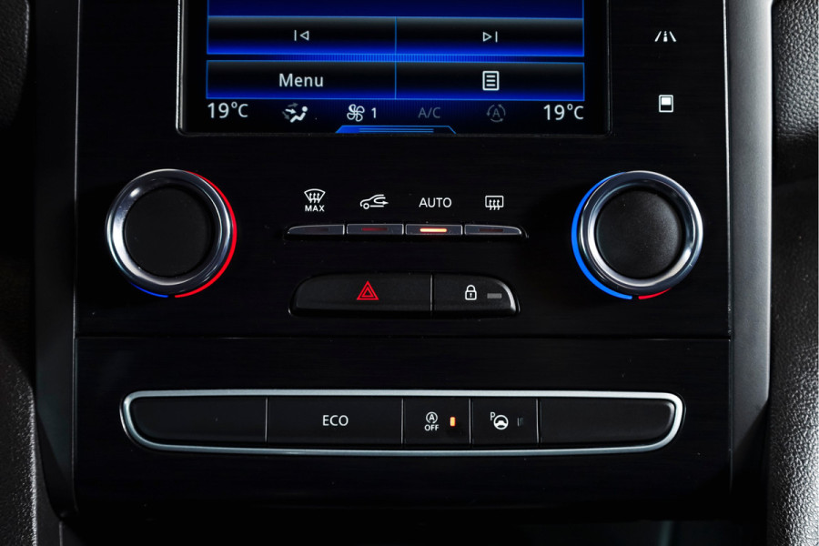 Renault Mégane Estate 1.3 TCe 140 PK Limited | Cruise | PDC | Camera | NAV | ECC | Trekhaak | LM 17" |