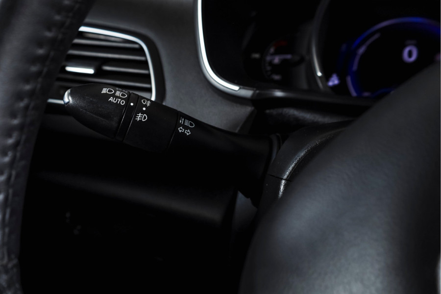 Renault Mégane Estate 1.3 TCe 140 PK Limited | Cruise | PDC | Camera | NAV | ECC | Trekhaak | LM 17" |