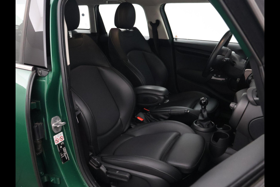 MINI 5-deurs 1.5 COOPER 136 PK 5-DEURS BRITISH RACING GREEN + CARBON BLACK LEDER SPORTINTERIEUR