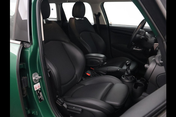 MINI 5-deurs 1.5 COOPER 136 PK 5-DEURS BRITISH RACING GREEN + CARBON BLACK LEDER SPORTINTERIEUR