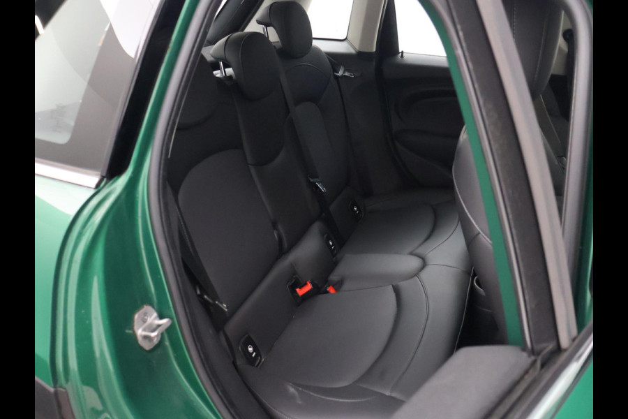MINI 5-deurs 1.5 COOPER 136 PK 5-DEURS BRITISH RACING GREEN + CARBON BLACK LEDER SPORTINTERIEUR