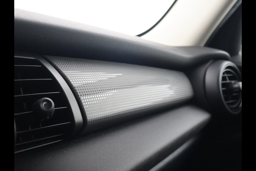 MINI 5-deurs 1.5 COOPER 136 PK 5-DEURS BRITISH RACING GREEN + CARBON BLACK LEDER SPORTINTERIEUR