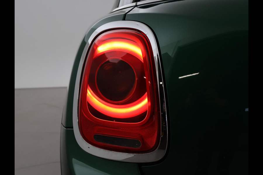 MINI 5-deurs 1.5 COOPER 136 PK 5-DEURS BRITISH RACING GREEN + CARBON BLACK LEDER SPORTINTERIEUR