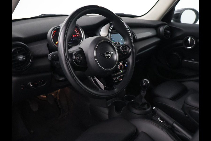 MINI 5-deurs 1.5 COOPER 136 PK 5-DEURS BRITISH RACING GREEN + CARBON BLACK LEDER SPORTINTERIEUR