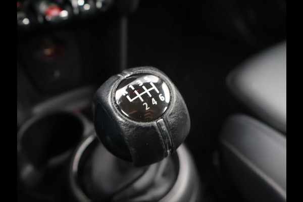 MINI 5-deurs 1.5 COOPER 136 PK 5-DEURS BRITISH RACING GREEN + CARBON BLACK LEDER SPORTINTERIEUR